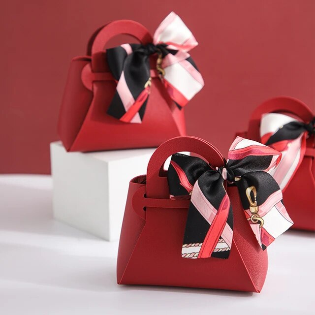 RED LEATHER GIFT BAG W/SCARF 12 X 5.5 X 13CM